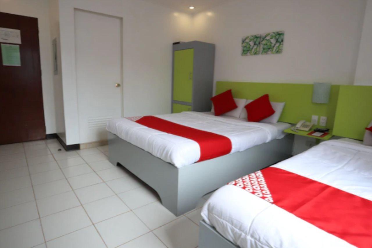 Oyo 210 Apple Tree Suites Cebu Eksteriør billede